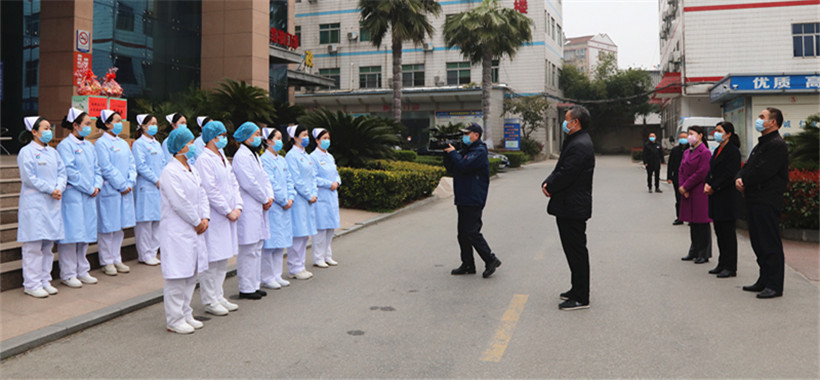 “三八”国际妇女节  县领导看望慰问县医院女医务工作者